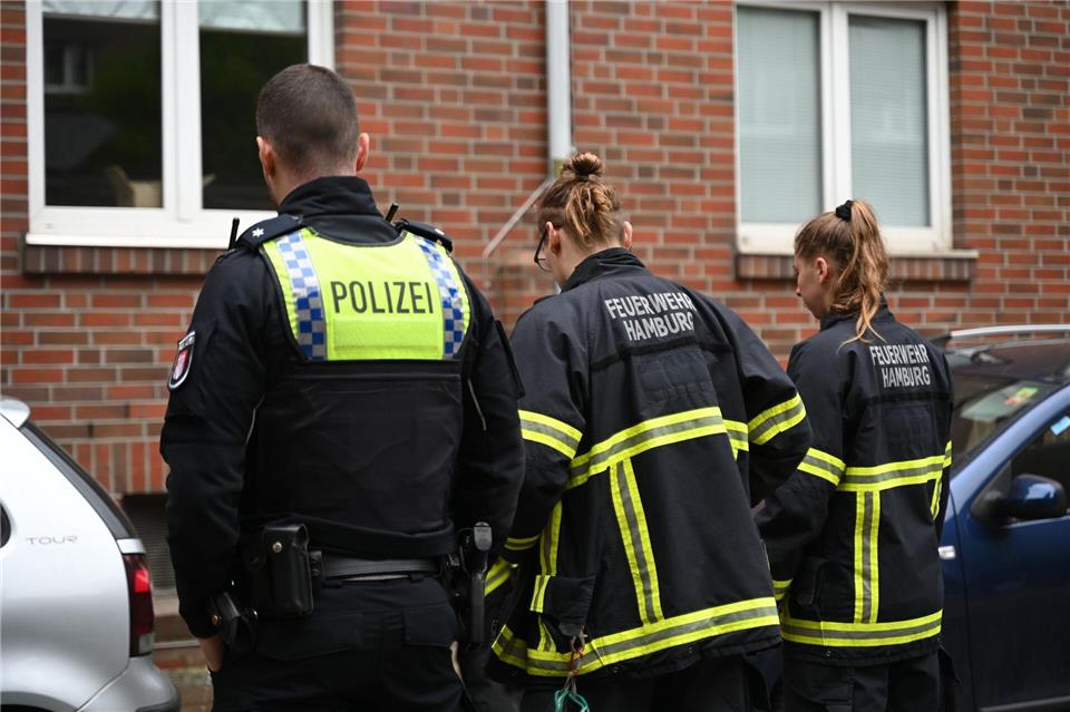 Ein Kleinkind ist in Hamburg-Dulsberg aus einem Fenster im zweiten Stock gefallen.Katrin Luxenburger/dpa