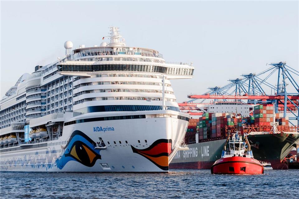 Ein Kreuzfahrtschiff steckt wegen des Wetters in Hamburg fest. (Archivbild)Markus Scholz/dpa