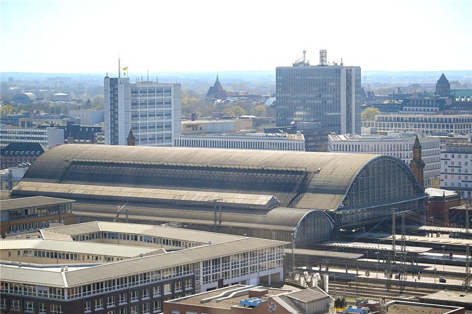 Ein Lokführer rettete mit einer Schnellbremsung einem Flaschensammler das Leben. (Archivbild)Sina Schuldt/dpa