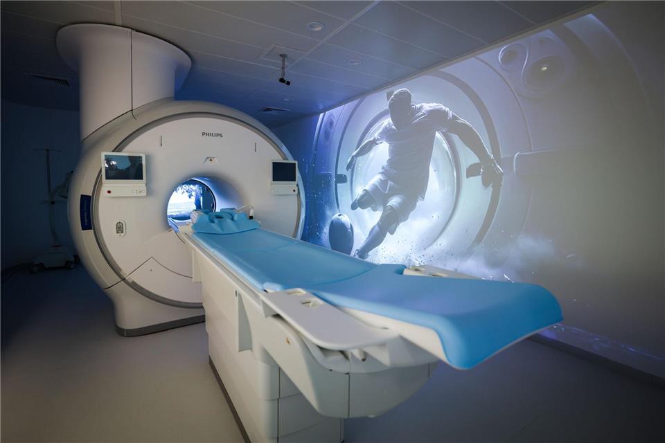 Ein MRT-Gerät im Athleticum am Volkspark. Christian Charisius/dpa