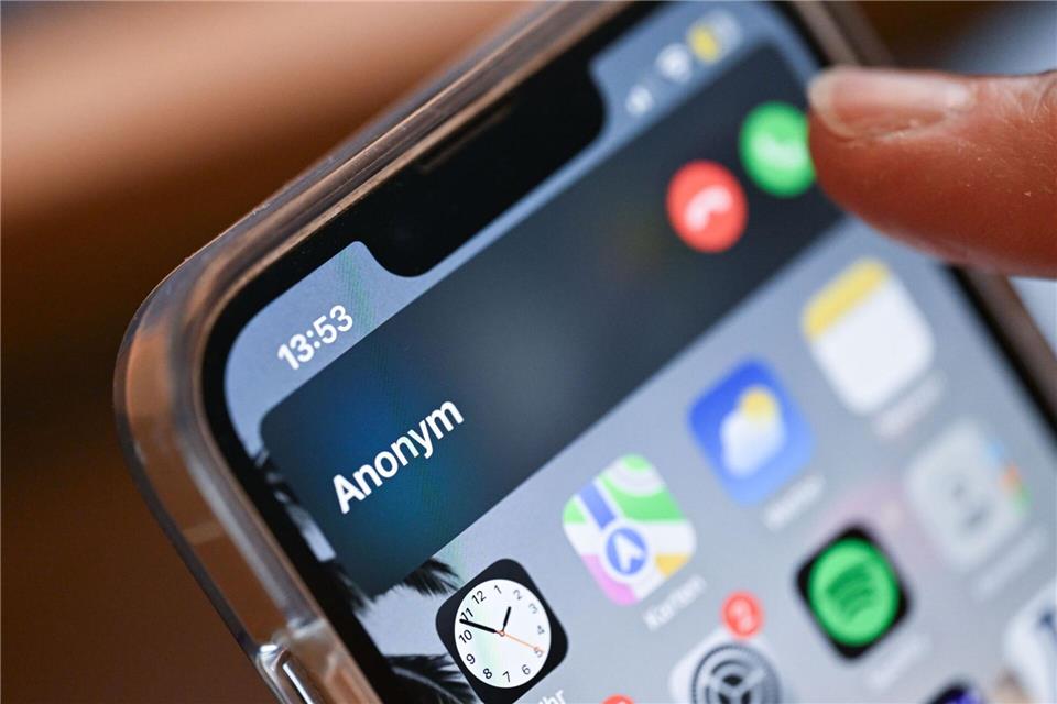 Ein Mann aus Chemnitz hat 52.000 Euro eingebüßt. (Symbolbild)Bernd Weißbrod/dpa