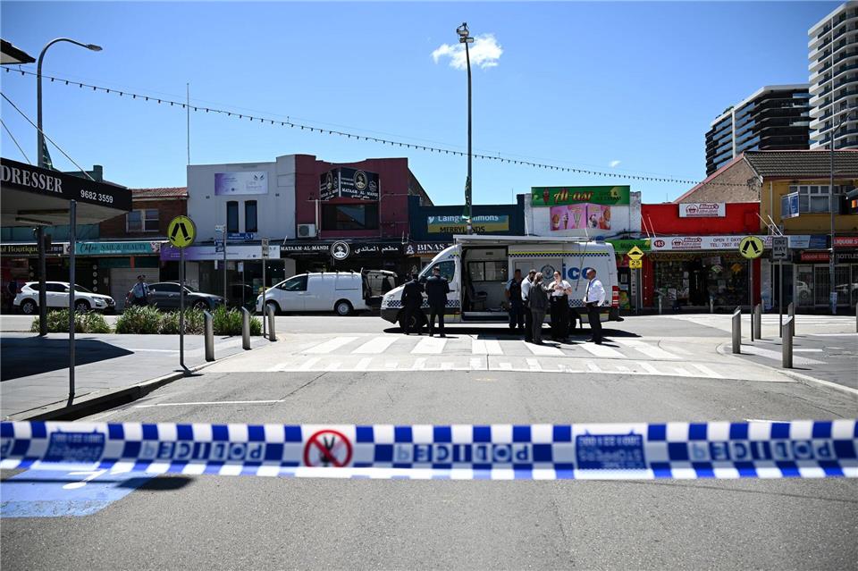 Ein Mann griff auf offener Straße Menschen an. Bianca De Marchi/AAP/dpa