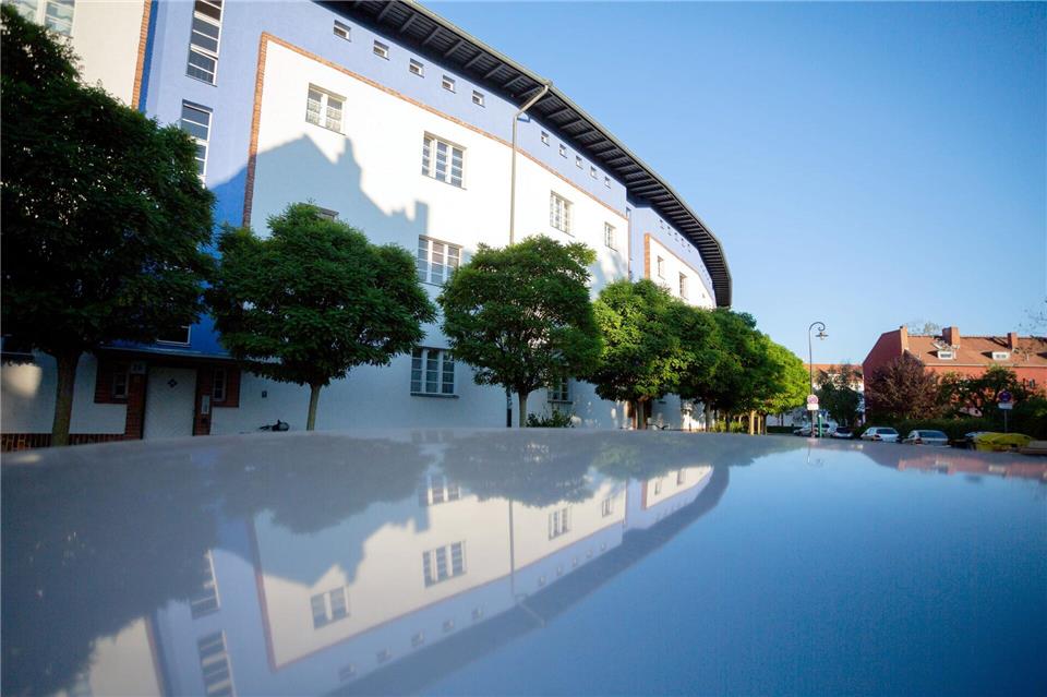 Ein Mann hatte sein Handy bei einer Autofahrt verloren. (Symbolbild)Christoph Soeder/dpa