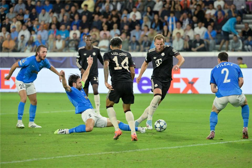 Ein Mann ist nicht zu stoppen: Harry Kane eilt von Tor zu Tor, hier bei seinem famosen Sololauf beim 5:1 der Bayern gegen den FC Pafos. Peter Kneffel/dpa