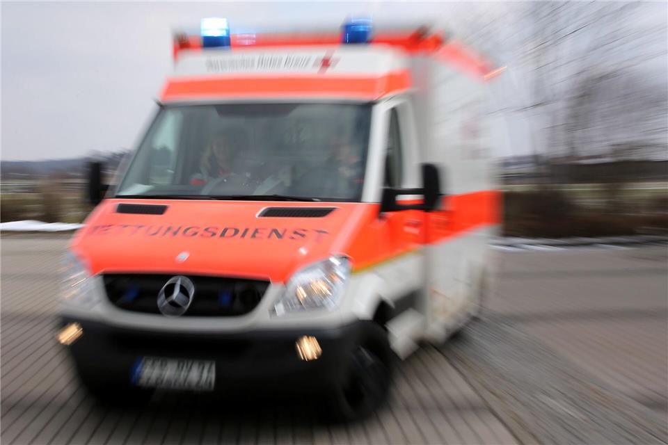 Ein Mann ist schwer verletzt worden (Symbolbild)Stephan Jansen/dpa