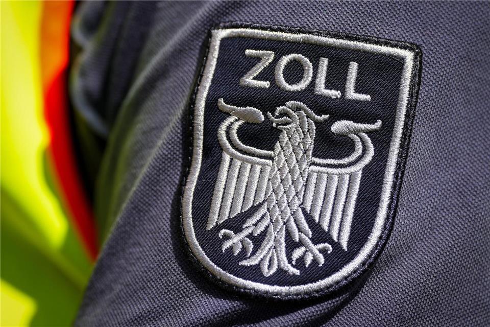Ein Mann muss rund 124.000 Euro zahlen, weil er mit einem teuren Sportwagen unangemeldet über Konstanz nach Deutschland eingereist ist. (Symbolbild)Soeren Stache/dpa