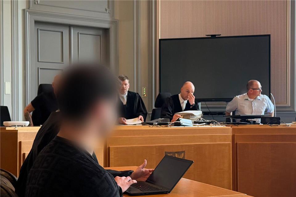 Ein Mann muss sich in Kiel wegen Verdachts des erpresserischen Menschenraubs verantworten. (Archivbild)Andre Klohn/dpa