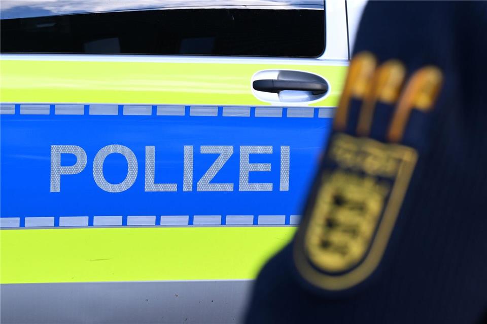 Ein Mann soll am Wochenende seine Partnerin mit einem Messer verletzt haben. (Symbolbild)Bernd Weißbrod/dpa