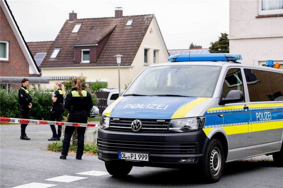 Ein Mann soll in Oldenburg seine Familie und sich selbst getötet haben. Hauke-Christian Dittrich/dpa