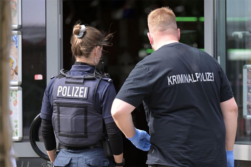 Ein Mann soll in Potsdam einen anderen mit einem Messer angegriffen haben.Michael Bahlo/dpa