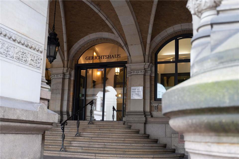 Ein Mann soll jahrelang seine Familie gequält haben und steht deshalb ab Mitte Januar vor Gericht. (Archivbild)Alicia Windzio/dpa