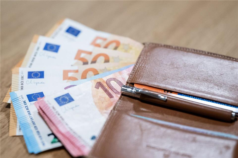 Ein Mensch hat eine Geldbörse gestohlen, das Geld aber nun zurückgegeben. (Symbolbild)Hannes P Albert/dpa