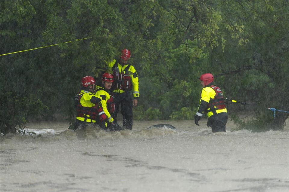 Ein Mensch ist bei den Überschwemmungen gestorben. Darren Abate/AP/dpa