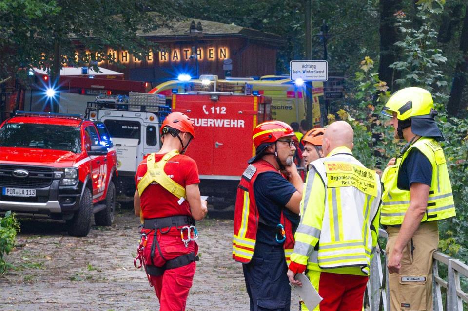 Ein Mensch wird bei einem Unwetter in Sachsen von einem umgestürzten Baum erschlagen. (Handout)Jonas Schubert/xcitepress/dpa