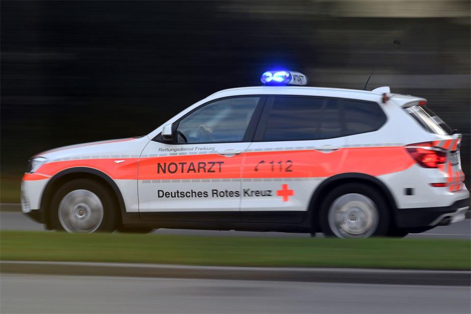 Ein Mensch wurde verletzt. (Symbolbild)Patrick Seeger/dpa