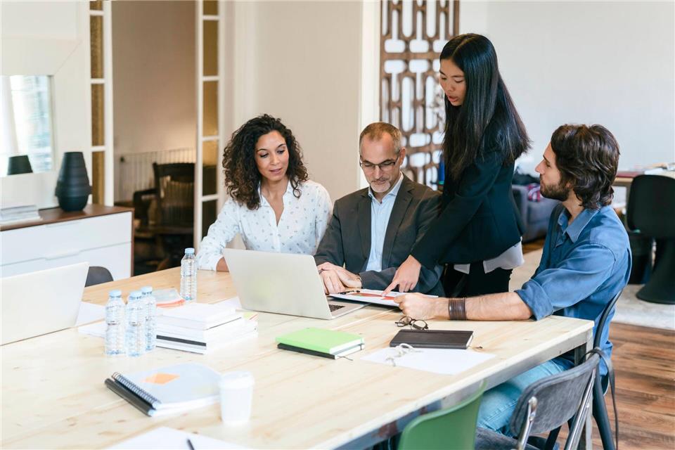 Ein Mitarbeiterrat kann Partizipation im Unternehmen fördern. Bonninstudio/Westend61/dpa-tmn
