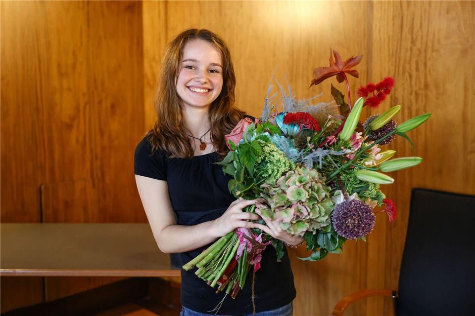 Ein Mitspracherecht bei der Gestaltung des Kostüms hat das neue Christkind Nora Falk, hier kurz nach ihrer Wahl im Juli, übrigens nicht. (Archivbild)Daniel Löb/dpa