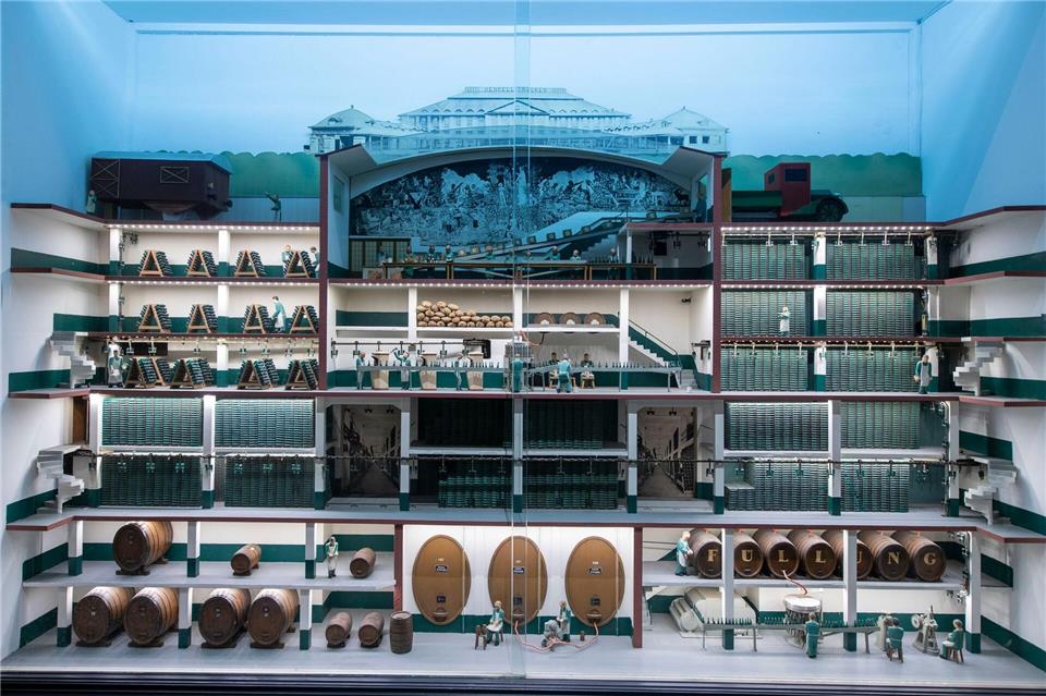 Ein Modell der Kellereiräume über dem sieben Stockwerken tiefen Weinkeller der Henkell Freixenet-Sektkellerei. (Archivbild)Helmut Fricke/dpa