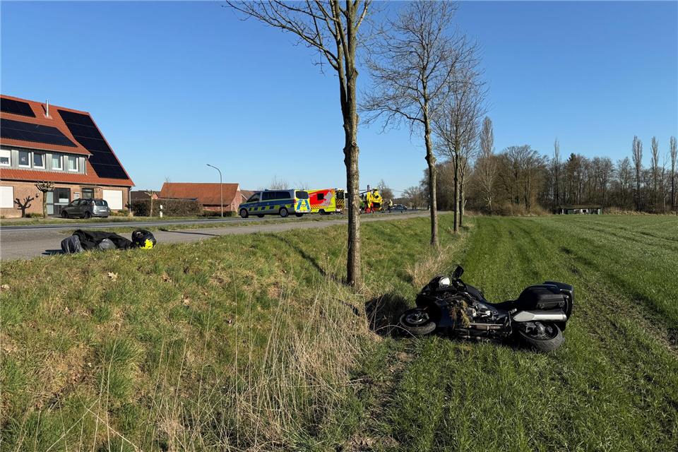 Ein Motorradfahrer ist bei dem Unfall schwer verletzt worden.