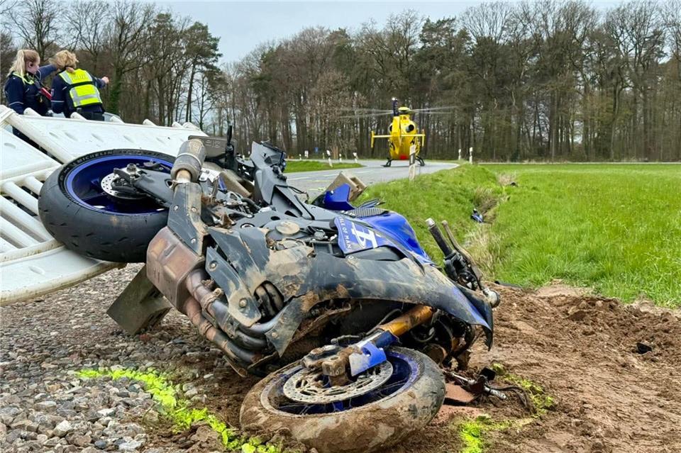 Ein Motorradfahrer verletzte sich bei einem Unfall schwer.