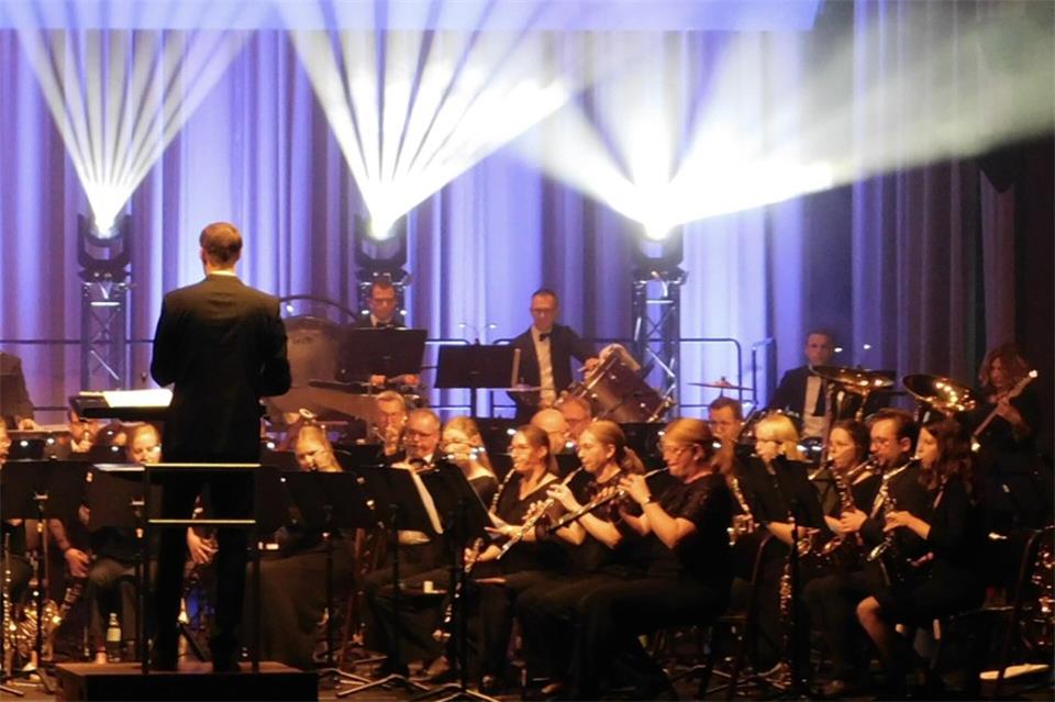 Ein Nachmittag voller musikalischer Farben, großer Herausforderungen und begeisternder Momente: Das Kreisorchester Borken präsentierte am Samstagnachmittag im Vennehof sein Konzert „Musik in Farben“.