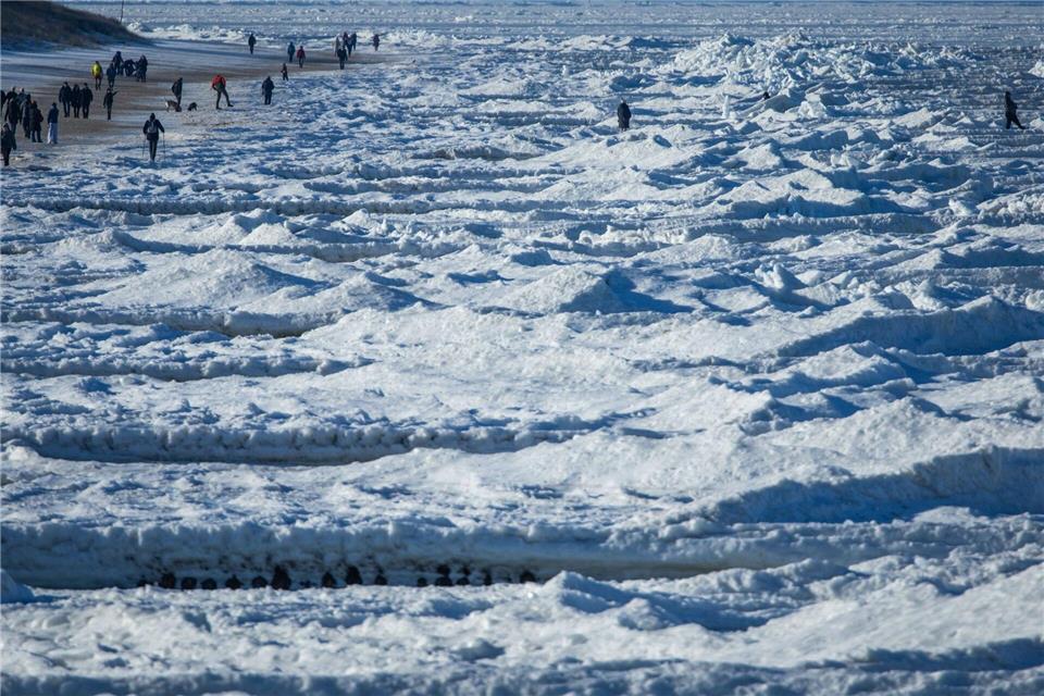 Ein Naturspektakel bescherte der Winter den Menschen an der Ostsee. (Archivbild)Jens Büttner/dpa