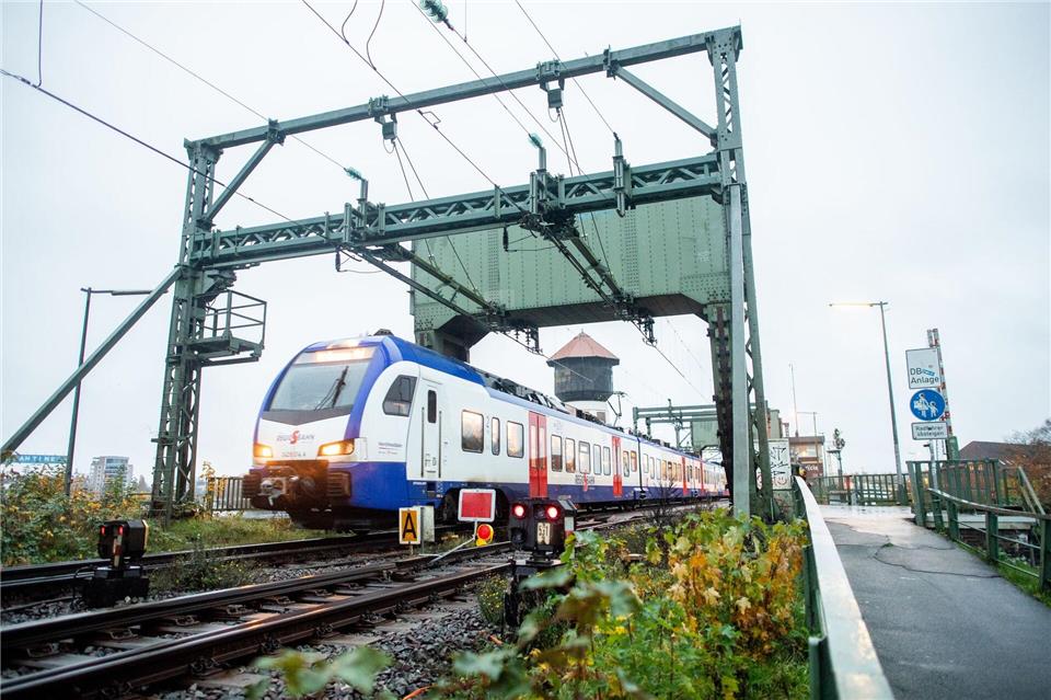 Ein Neubau der Huntebrücke soll vorgezogen werden. (Archivbild)Hauke-Christian Dittrich/dpa