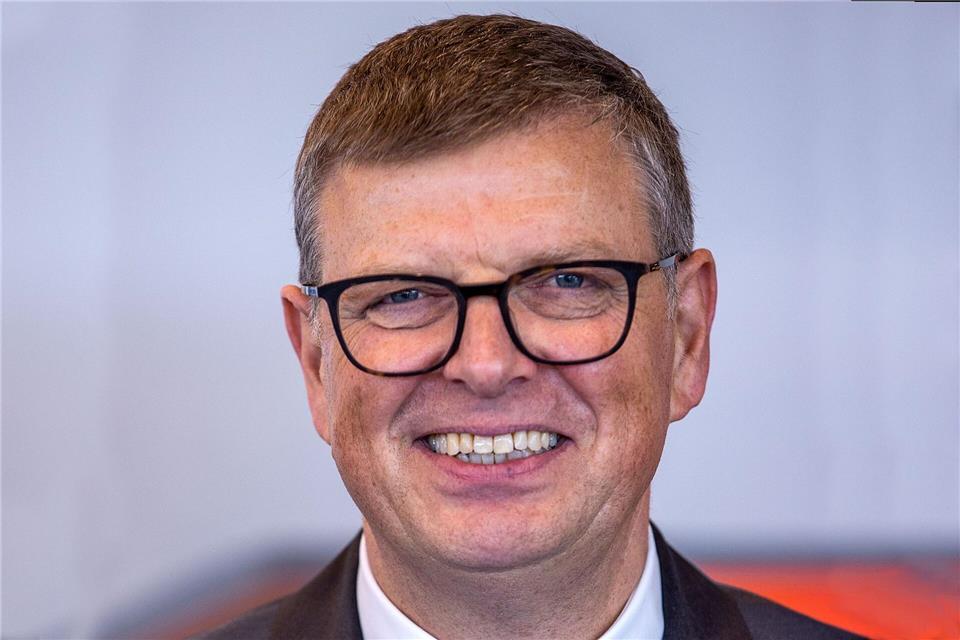 Ein Offshore-Boom bringt nach Aussage Klaus-Jürgen Strupps, Präsident der IHK zu Rostock, Chancen, aber auch Herausforderungen für Rostock. (Archivbild)Jens Büttner/dpa-Zentralbild/dpa