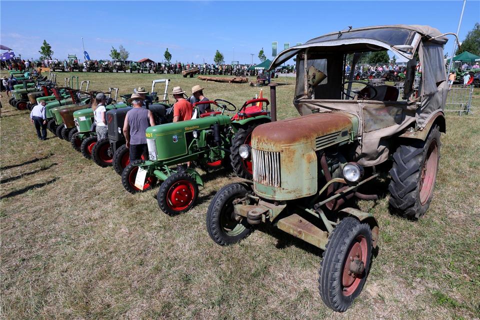 Ein Oldtimer-Traktor schöner als der andere.Karl-Josef Hildenbrand/dpa