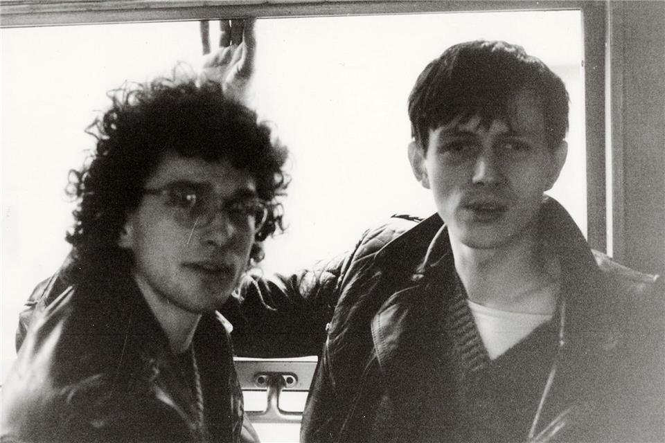 Ein Originalfoto des Schauspielers Dirk Nawrocki (links) und des Bühnenbildners und Künstlers Heiko Zolchow kurz nach ihrer gemeinsamen Ausreise aus der DDR. (ZDF-Handout)Beate Heidelbach/ZDF/dpa