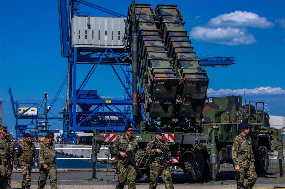 Ein Patriot-Flugabwehrsystem bei einer Bundeswehrübung - in dem System sind auch Vincorion-Komponenten verbaut.Jens Büttner/dpa