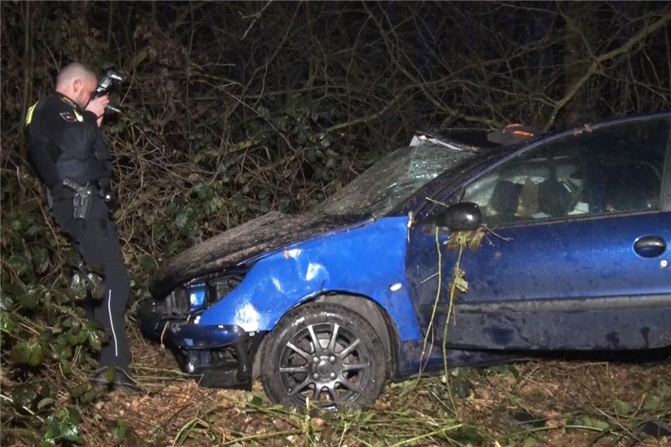 Ein Pizzalieferant ist im Landkreis Emsland mit seinem Auto verunglückt.Marco Schl�sser/Nord-West-Media/