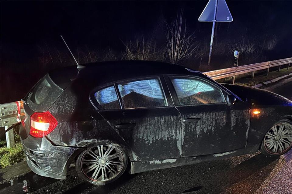 Ein Pkw prallte auf der A 31 bei Dorsten in die Leitplanke. Anschließend kam es für die Rettungskräfte zu einem gefährlichen Zwischenfall.