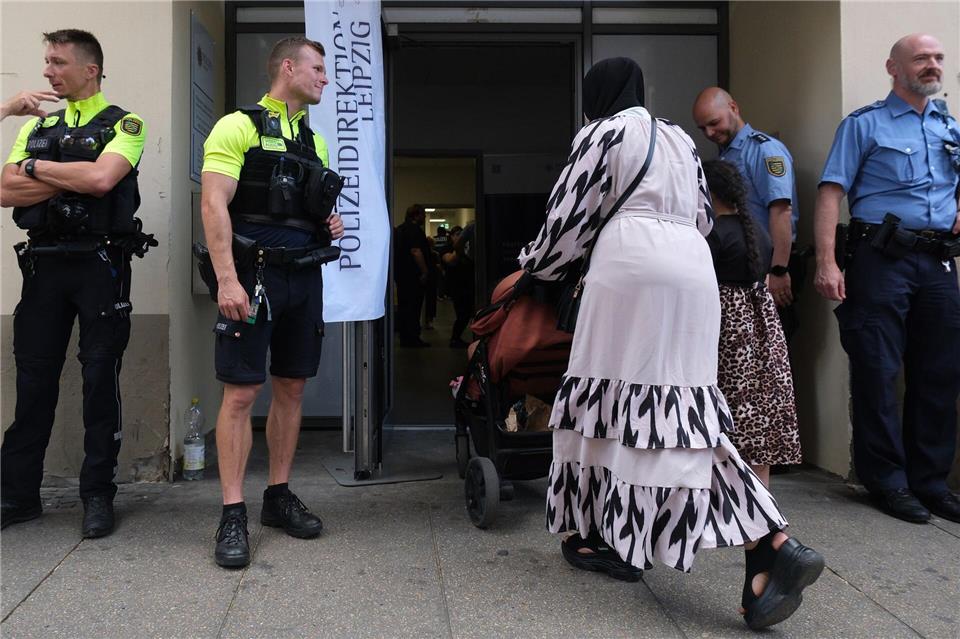 Ein Polizeiposten eröffnet in Sachsens einziger WaffenverbotszoneSebastian Willnow/dpa