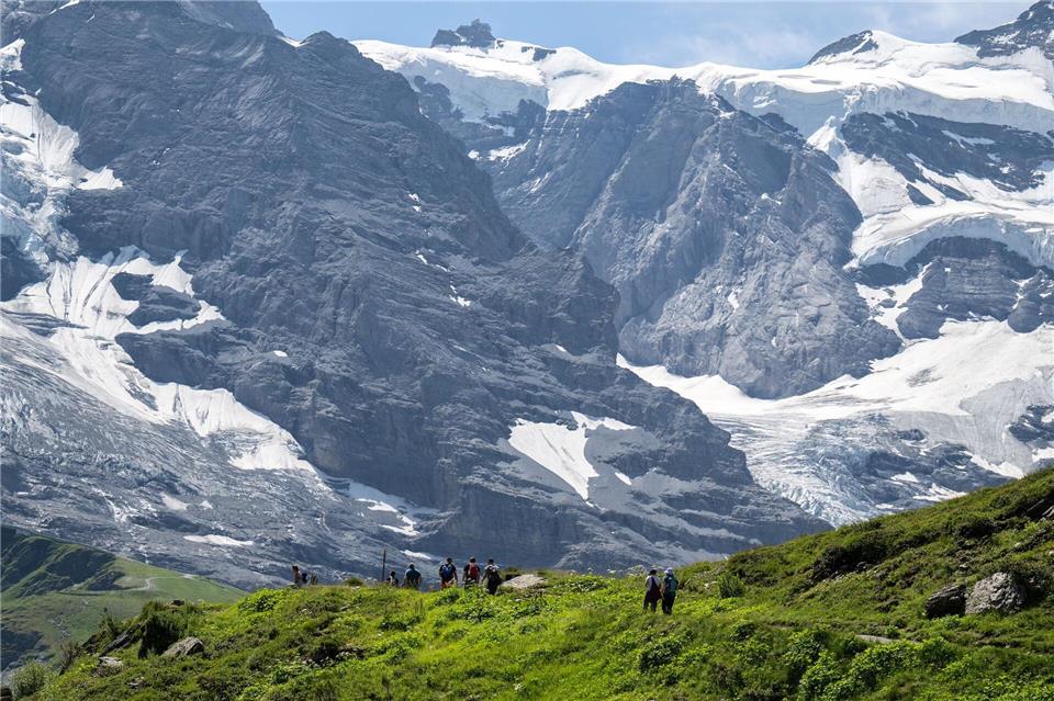 „Ein Problem ist vor allem, dass die Hitzewellen so lange angehalten haben“, sagt Severin Karrer, Fachleiter für Ausbildung, Bergsport und Sicherheit im Sommer beim Schweizer Alpen-Club (SAC).Peter Schneider/KEYSTONE/dpa