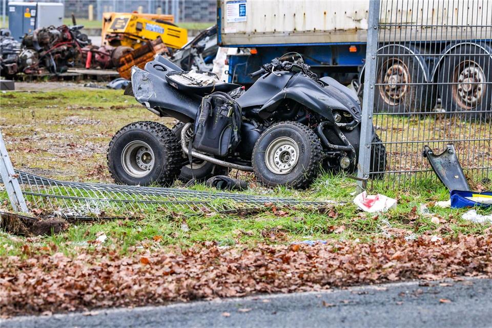 Ein Quadfahrer ist mit seinem Fahrzeug gegen einen Metallzaun geprallt und gestorben. Romanoneef/Ronefmedia/-/dpa