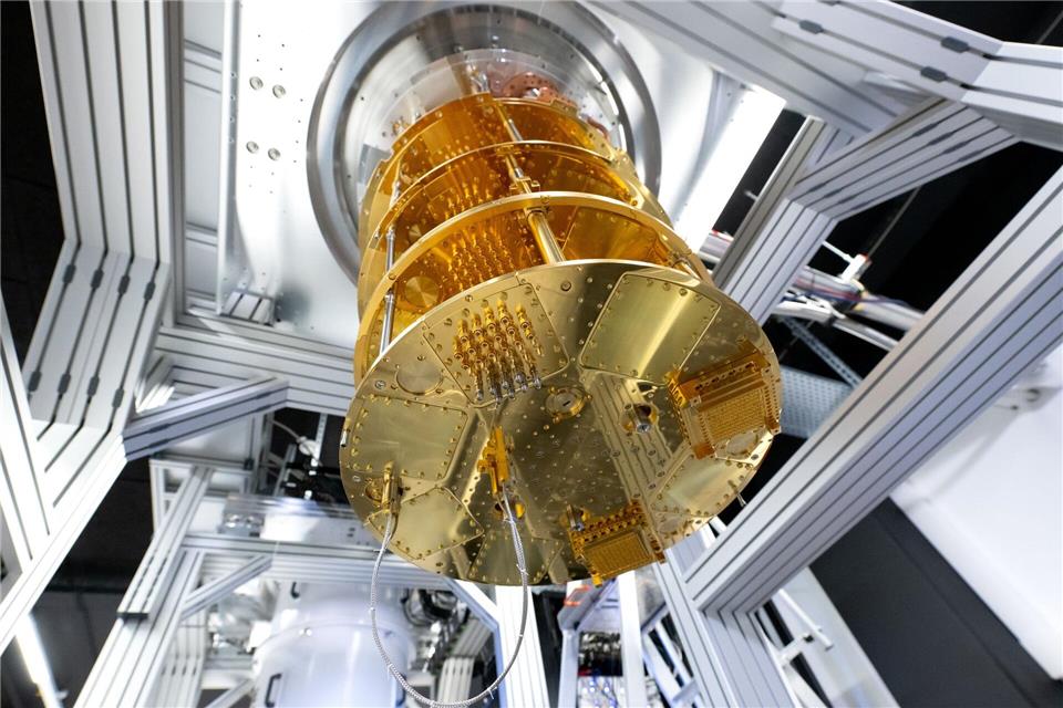 Physik-Nobelpreis: Grundlage für neue Ära der Quantentechnik Ein Quantencomputer wird in einem Rechenzentrum in München aufgebaut.Sven Hoppe/dpa
