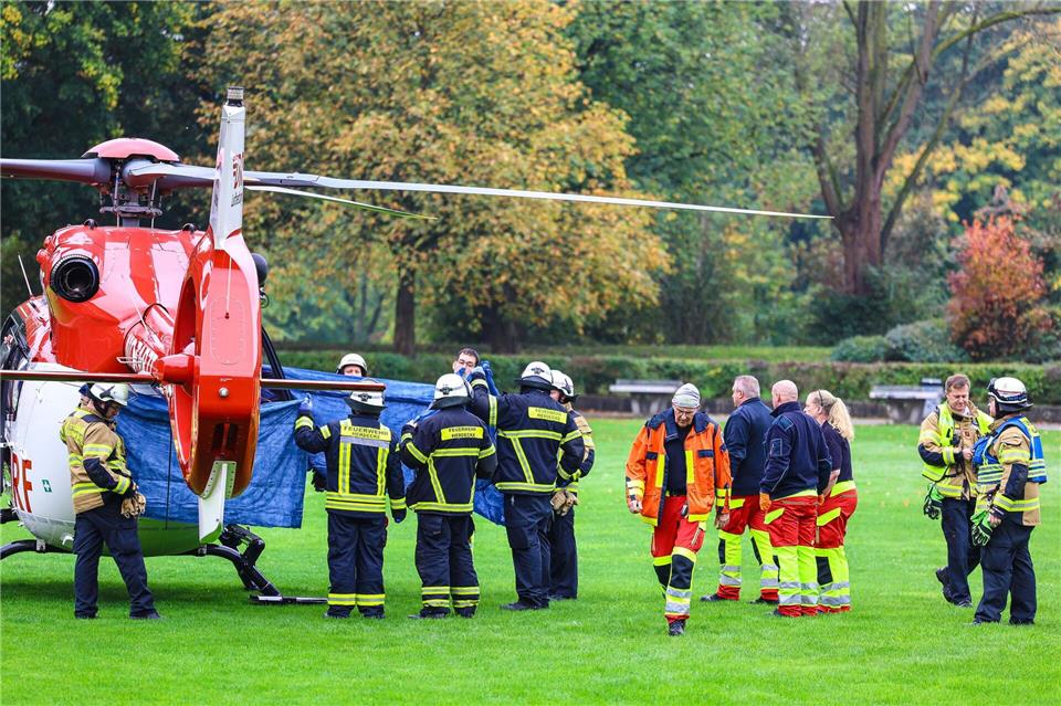 Ein Rettungshubschrauber brachte die lebensgefährlich Verletzte in eine Klinik. Alex Talash/dpa