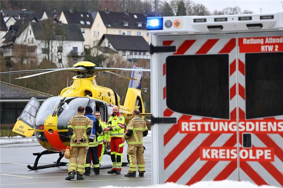 Ein Rettungshubschrauber brachte die schwer verletzte Frau in eine Klinik.Alex Talash/dpa