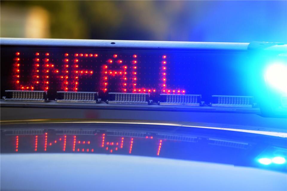Ein Rollerfahrer stürzt und verletzt sich schwer (Symbolbild)Stefan Puchner/dpa