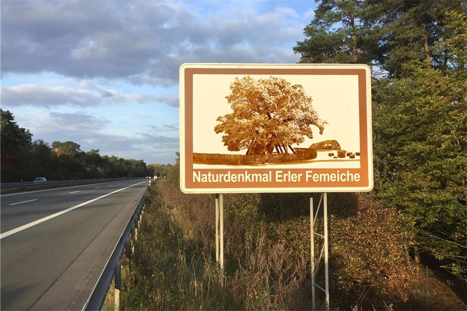 Ein Schild wie dieses könnte bald an der A31 auf die Femeiche in Erle hinweisen.