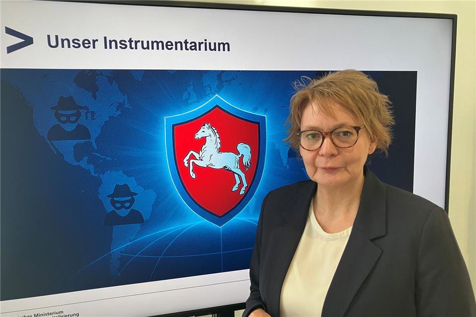 Ein Schutzschild für Niedersachsen: Innenministerin Behrens bei der Vorstellung des Projekts Aegis.Christopher Weckwerth/dpa