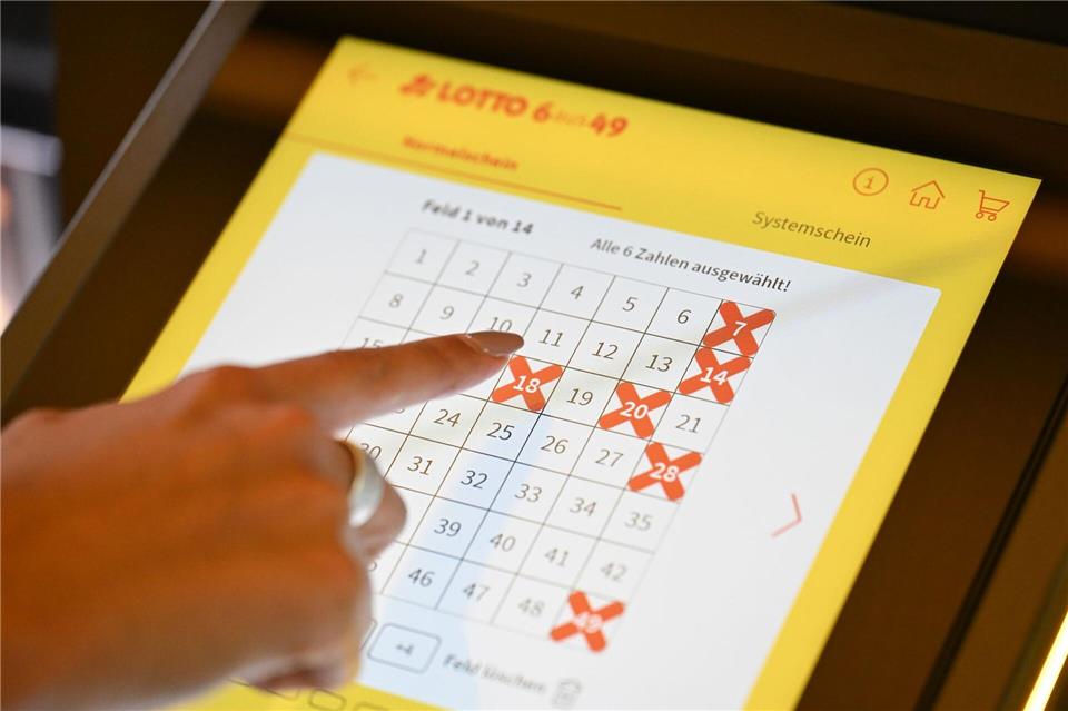 Ein Schwabe hat Glück im Lotto. (Symbolbild)Bernd Weißbrod/dpa