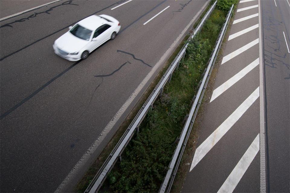 Ein Schwerpunkt der Bauarbeiten seit April war die Neuordnung der Straßenentwässerung. (Symbolbild)Marijan Murat/dpa