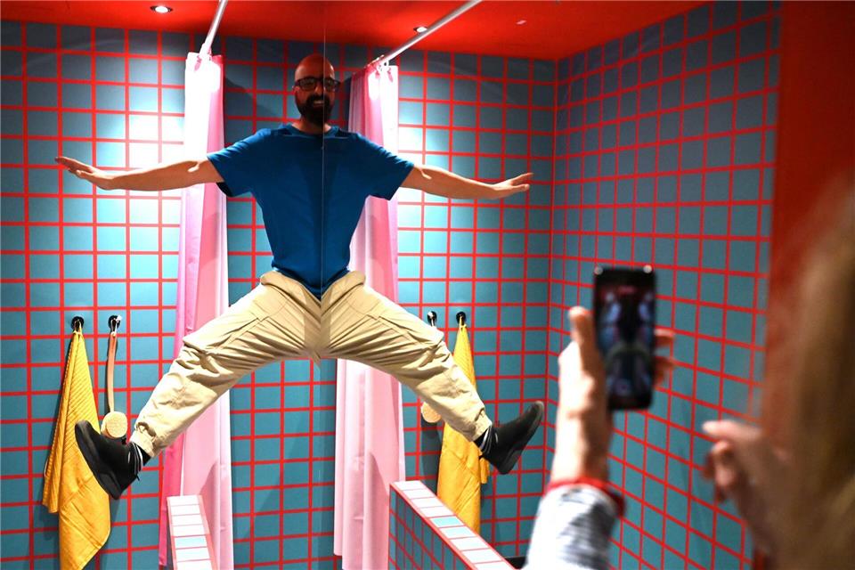 Ein Smartphone lässt beim Besuch des Museums viele Eindrücke noch stärker zur Wirkung kommen.Niklas Graeber/dpa