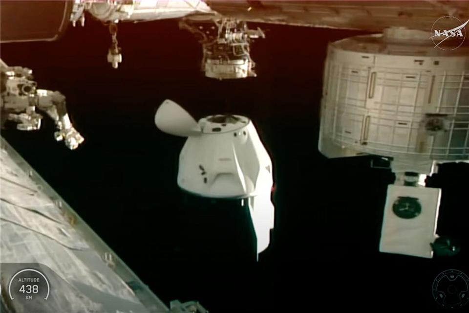Ein SpaceX Dragon dockt mit vier NASA Crew-11-Mitgliedern an Bord von der Internationalen Raumstation ISS ab.Uncredited/NASA/AP/dpa