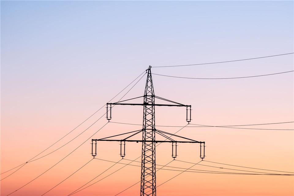 Ein Spannungsabfall im Hochspannungsbereich hat einen Stromausfall in Stuttgart ausgelöst. (Symbolbild)Silas Stein/dpa