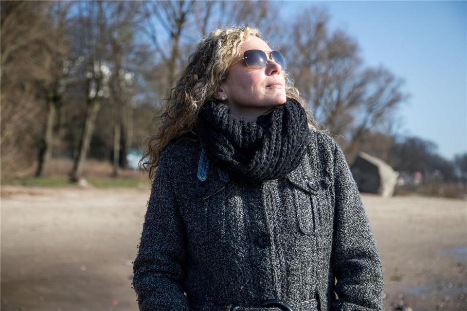 Ein Spaziergang an der frischen Luft, obwohl man krankgeschrieben ist? Auch wenn sich manche dabei unwohl fühlen, verboten ist das nicht. picture alliance / dpa Themendienst