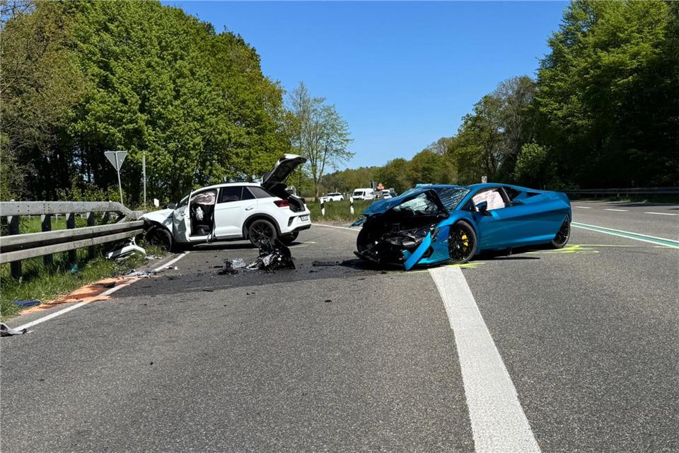 Ein Sportwagen ist an dem Unfall auf der B67 beteiligt.