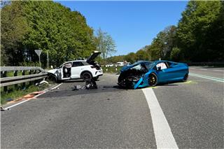 Ein Sportwagen ist an dem Unfall auf der B67 beteiligt.